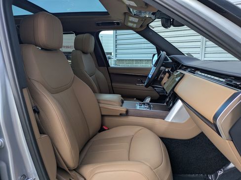 Certified 2023 Land Rover Range Rover SE image 30