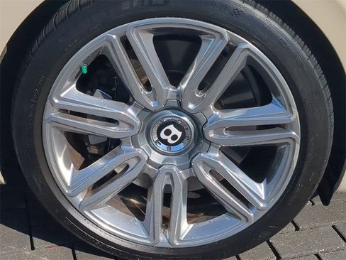 Used 2018 Bentley Flying Spur W12 image 12