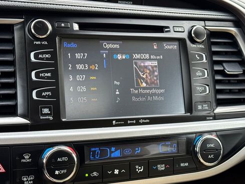 Used 2018 Toyota Highlander Limited image 19