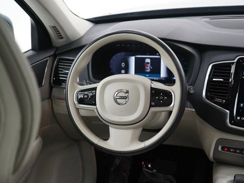Used 2023 Volvo XC90 B6 Plus image 16