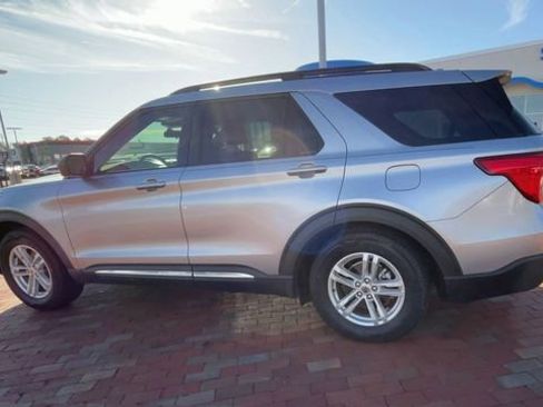 Used 2021 Ford Explorer XLT w/ Equipment Group 202A image 7