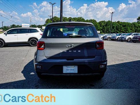 Used 2021 Hyundai Venue SE FWD image 14