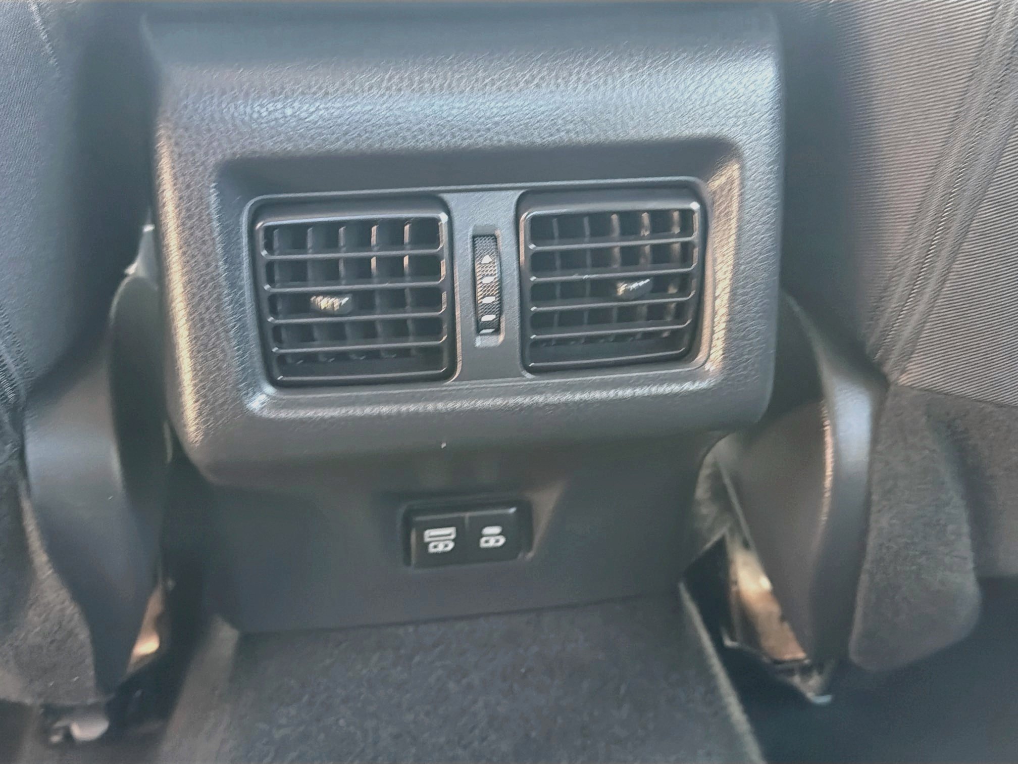 Used 2025 Toyota Camry LE FWD image 28