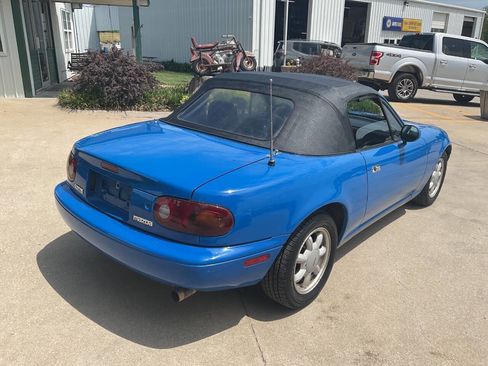 Used 1992 MAZDA MX-5 Miata RWD image 9