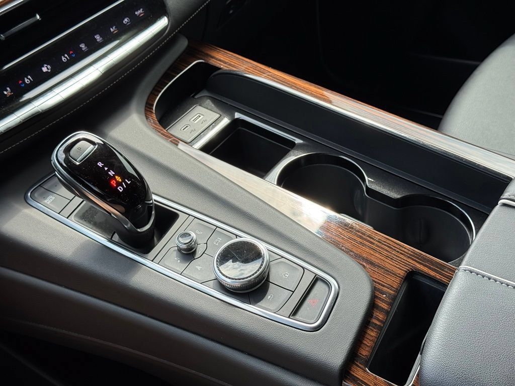 Used 2022 Cadillac Escalade Luxury AWD/4WD image 33