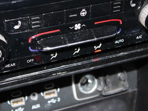 Used 2023 Jeep Grand Cherokee Limited image 33