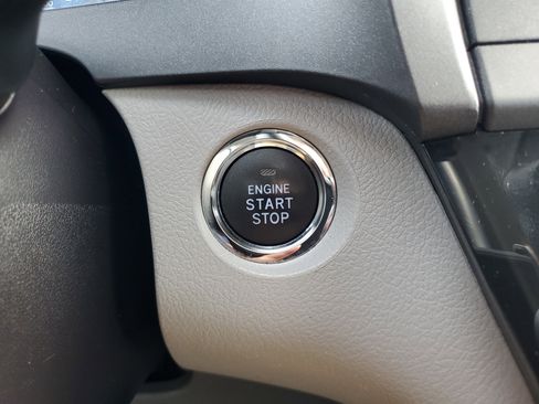 Used 2019 Toyota Sienna XLE image 33