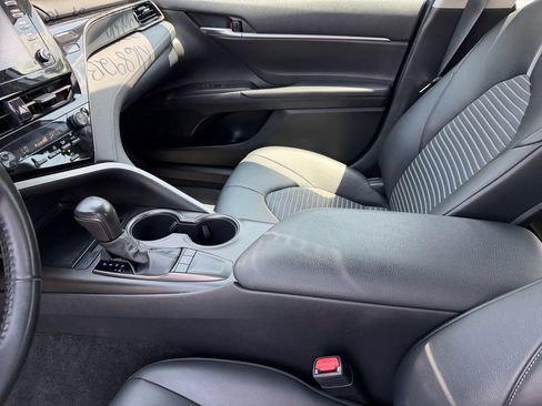Used 2022 Toyota Camry SE FWD image 12