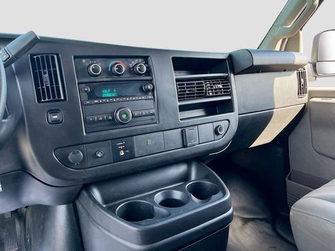 Used 2017 GMC Savana 2500 image 20