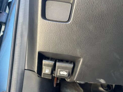 Used 2014 MAZDA MAZDA3 i Touring image 14