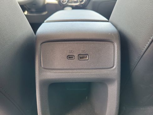Used 2025 Chevrolet Trax LT FWD image 7