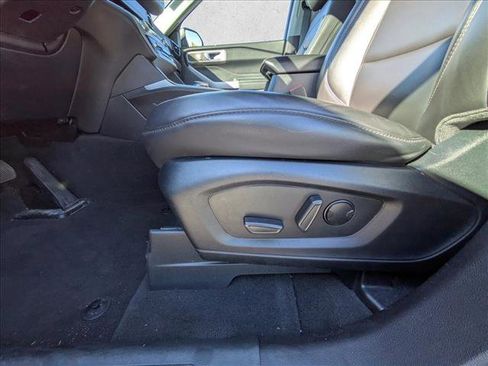 Certified 2022 Ford Explorer XLT w/ Equipment Group 202A image 17