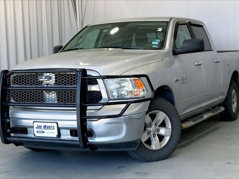 Used 2017 RAM 1500 Classic SLT image 2