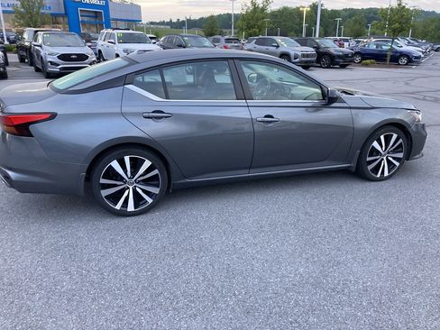 Used 2020 Nissan Altima 2.5 SR FWD image 8