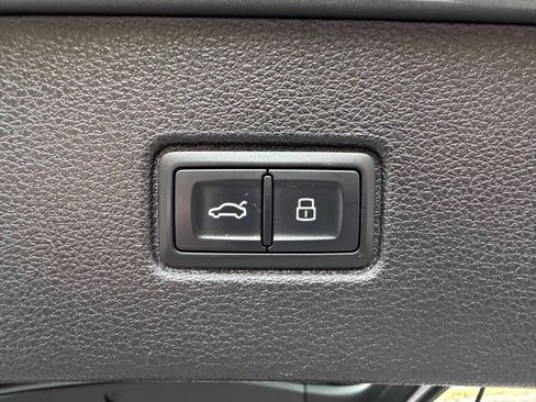 Used 2017 Audi Q7 3.0T Prestige w/ Prestige Package image 9