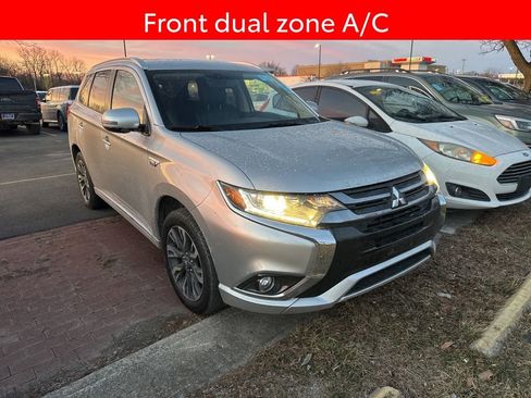 Used 2018 Mitsubishi Outlander GT image 3