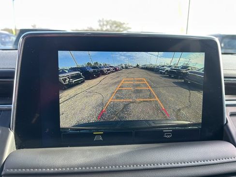 Used 2024 Chevrolet Suburban LT image 21