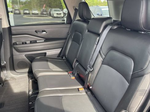 Used 2023 Nissan Pathfinder SL AWD/4WD image 21