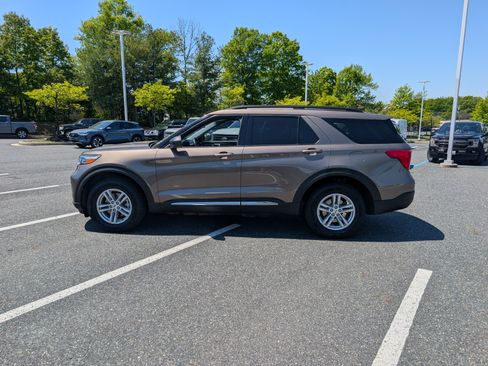 Certified 2021 Ford Explorer XLT w/ Equipment Group 202A AWD/4WD image 6