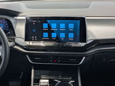 Used 2025 Volkswagen Atlas Cross Sport SE FWD image 18