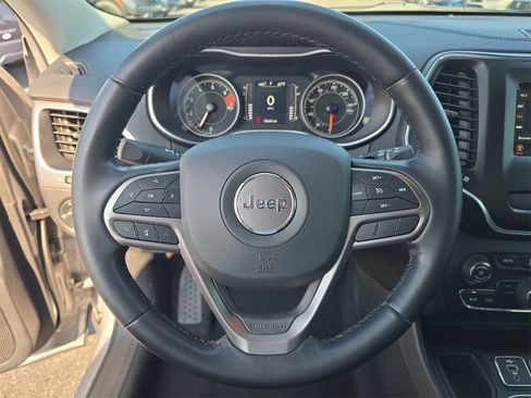 Used 2021 Jeep Cherokee Latitude Plus image 23