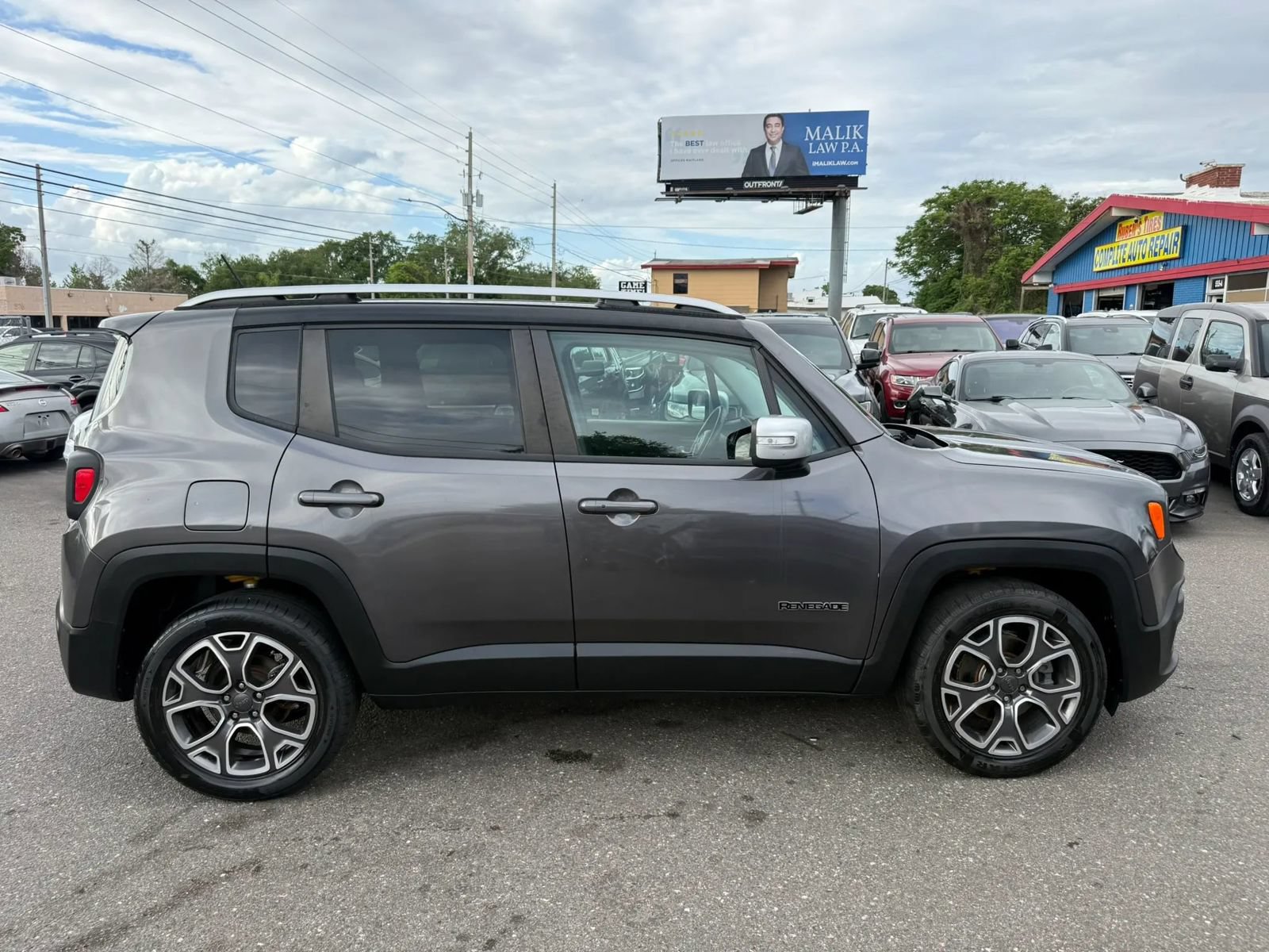 Used 2017 Jeep Renegade Limited FWD image 4