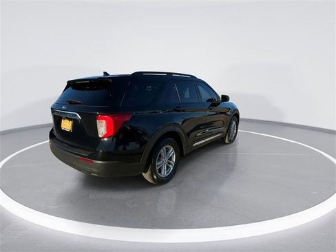 Used 2021 Ford Explorer XLT image 11