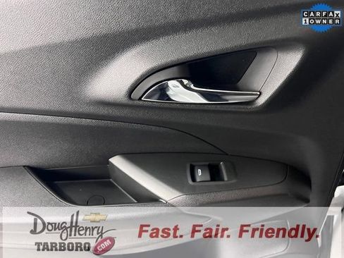 Used 2025 Chevrolet Trax LT FWD image 30