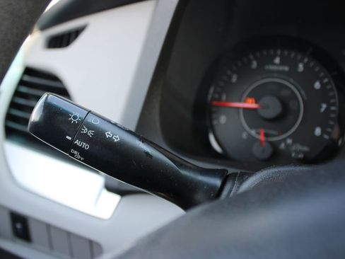 Used 2015 Toyota Sienna LE image 34