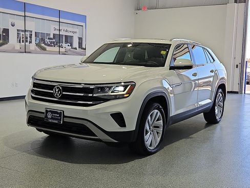 Certified 2023 Volkswagen Atlas Cross Sport SE w/ Panoramic Sunroof Package FWD image 4