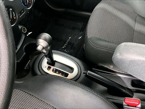 Used 2019 Nissan Versa SV FWD image 17