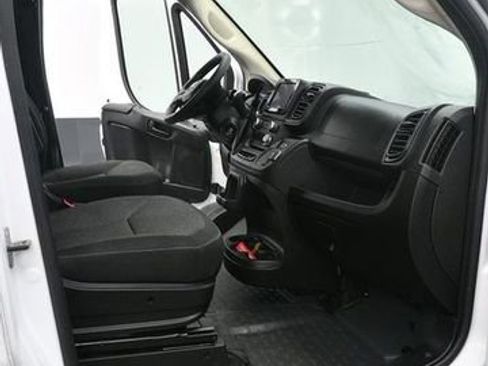 Used 2025 RAM ProMaster 2500 w/ Convenience Group FWD image 9