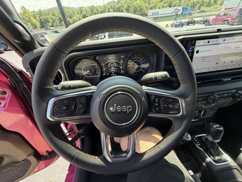 Used 2024 Jeep Wrangler Unlimited Sahara w/ Technology Group AWD/4WD image 14