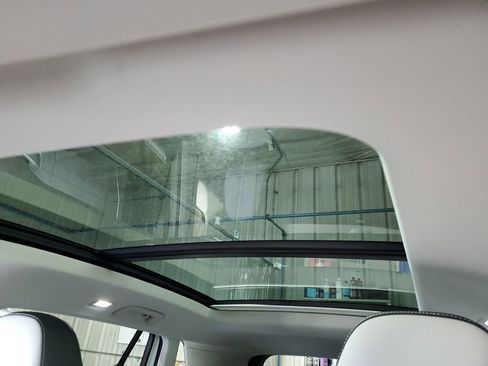 New 2025 Volkswagen Tiguan SE image 7