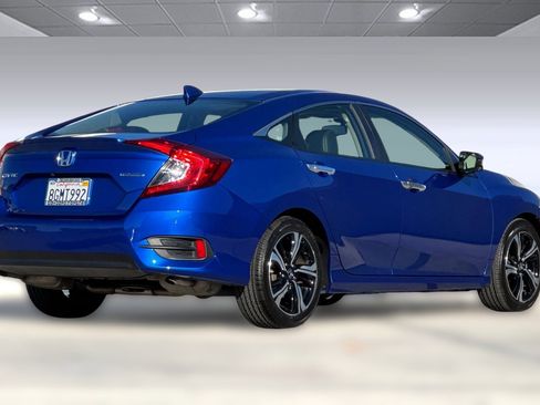 Used 2018 Honda Civic Touring image 3