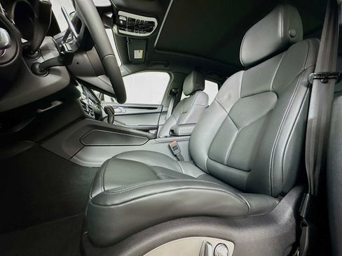 New 2026 Porsche Macan image 5