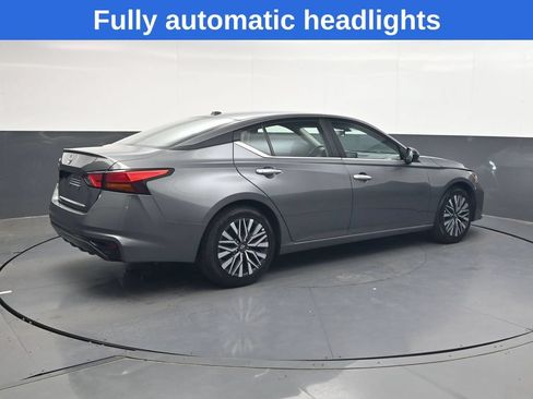 Used 2025 Nissan Altima 2.5 SV FWD image 4