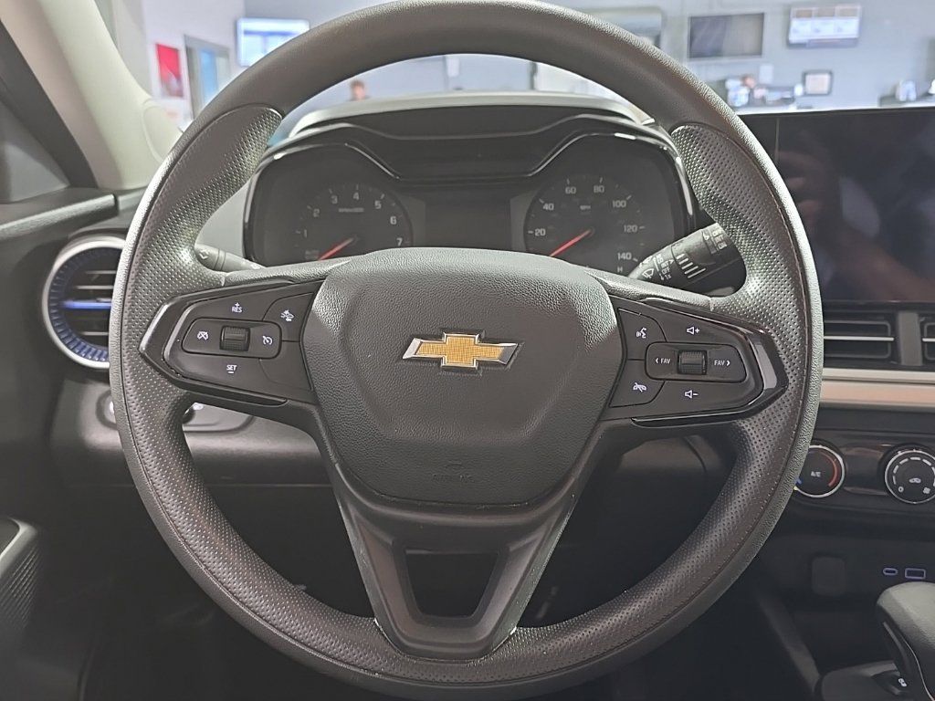 Used 2024 Chevrolet Trax LS FWD image 19