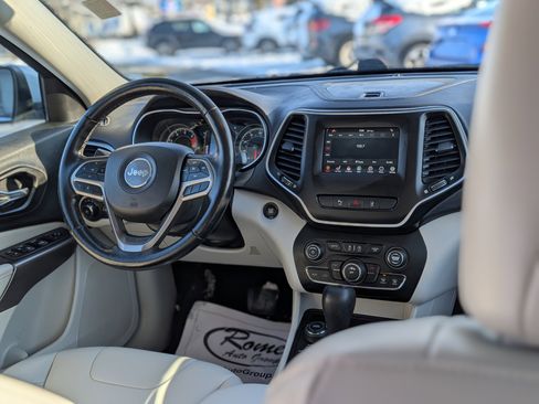 Used 2021 Jeep Cherokee Latitude Plus image 15