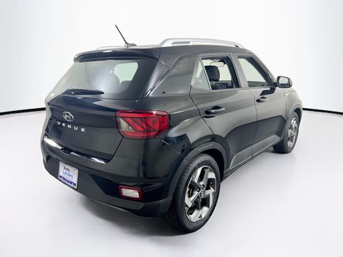 Used 2023 Hyundai Venue SEL w/ Cargo Package FWD image 5