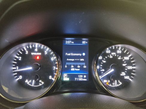 Used 2018 Nissan Rogue SV AWD/4WD image 23