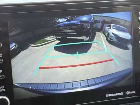 Used 2022 Toyota Highlander XLE FWD image 19