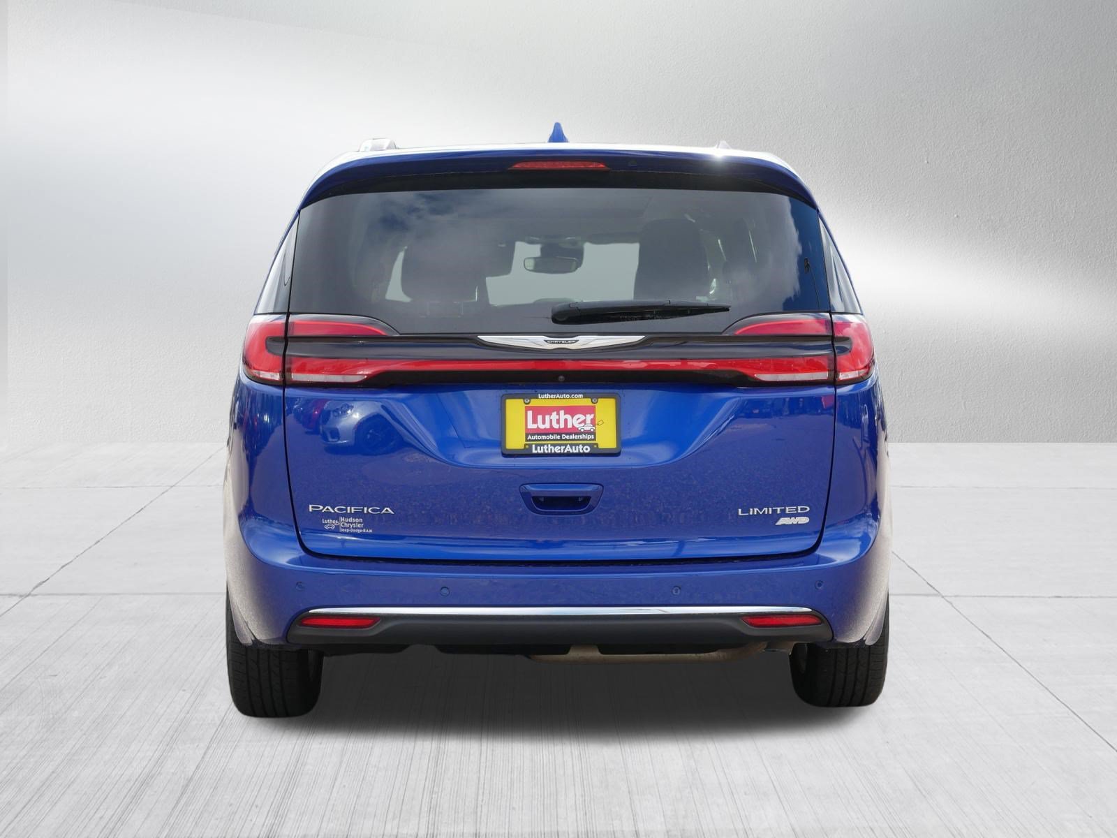 Used 2021 Chrysler Pacifica Limited AWD/4WD image 6