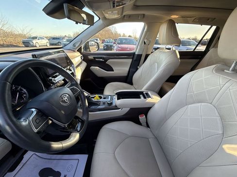 Used 2021 Toyota Highlander Platinum image 15