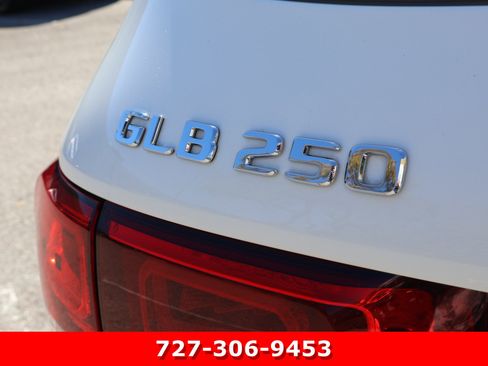 Certified 2022 Mercedes-Benz GLB 250 4MATIC image 9