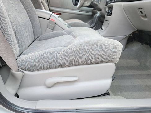 Used 2001 Buick Regal LS w/ Premium Pkg FWD image 29