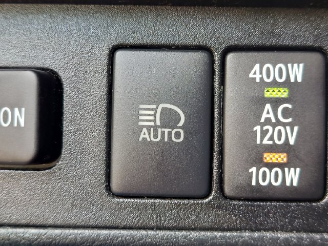 Used 2021 Toyota Tacoma TRD Off-Road w/ Technology Package AWD/4WD image 15