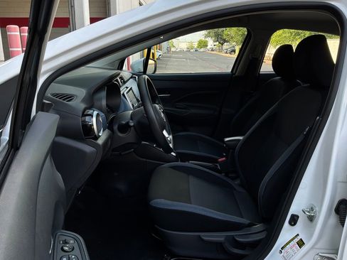 Used 2025 Nissan Versa SV FWD image 10