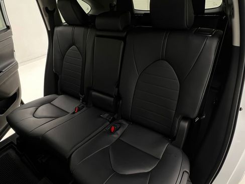 Used 2026 Toyota Highlander XLE image 15