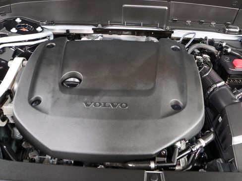 Used 2025 Volvo XC90 B6 Plus AWD/4WD image 33